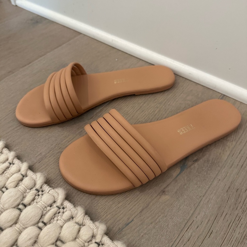 TKEES Sandals
